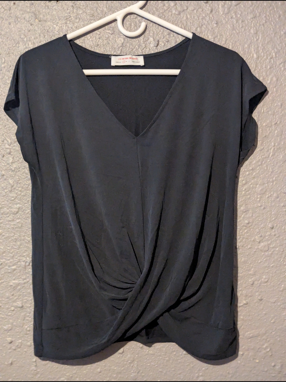 Sz S V-Neck Twist Front Women's Top - Black